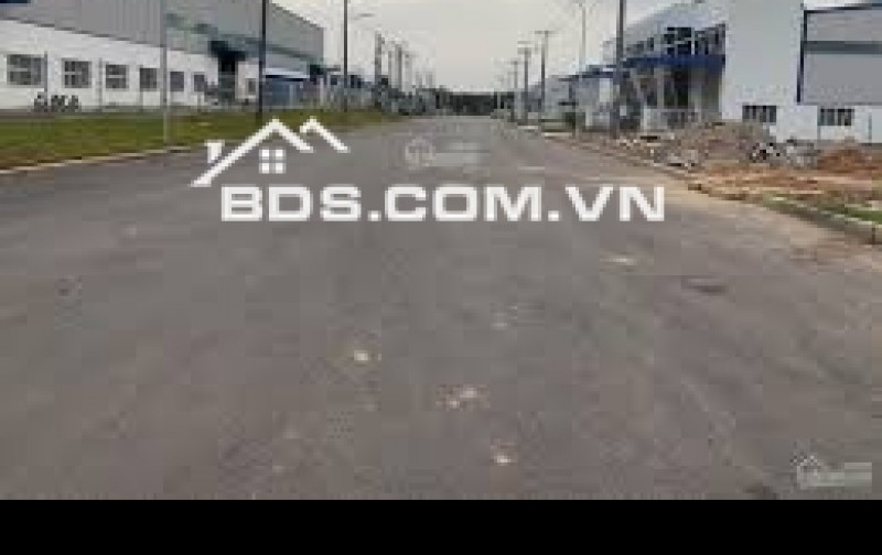 NGÂN HÀNG THANH LÝ ĐẤT GẦN CHỢ , SÁT KCN CHỈ 740TR , CÓ LÔ GÓC 2MT KD